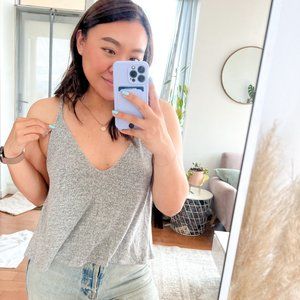 Wilfred Free Flowy Racerback Semi-Cropped Summer V-Neck Tank Top in Heather Grey